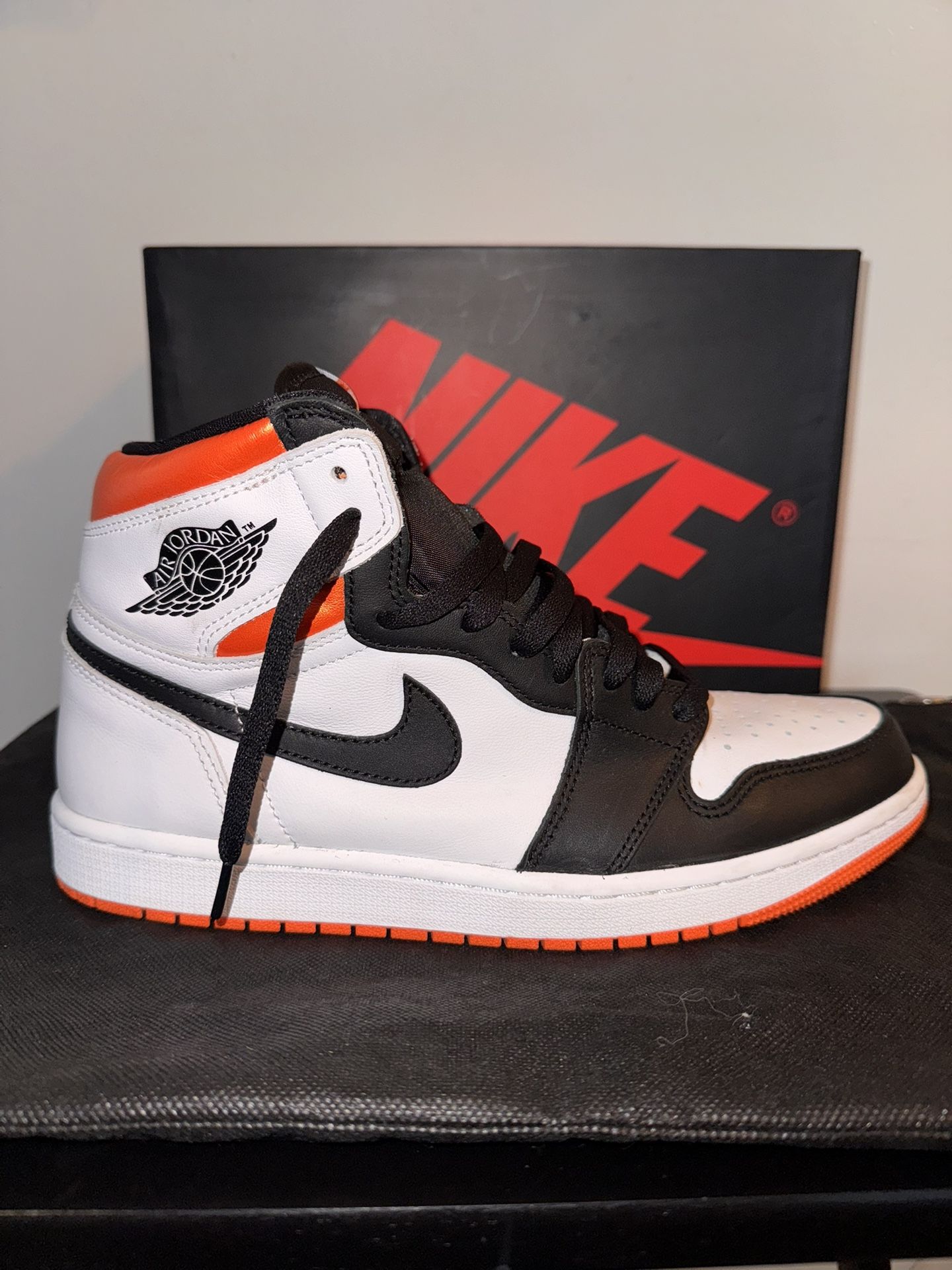 Nike Jordan 1 Retro High OG White /Black Electric Orange