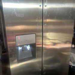 whirlpool Fridge with water and ice dispenser 