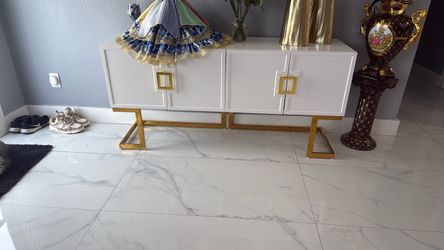 Mueble , espejo , mesa de centro