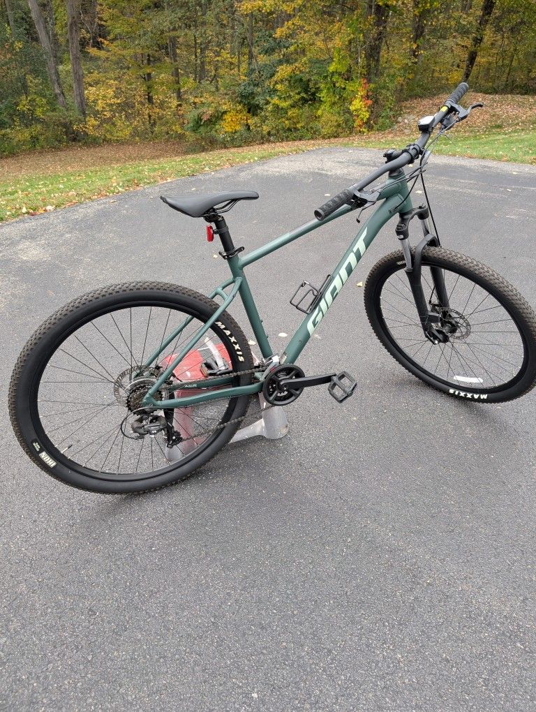 Giant Talon Bicycle - Excellent Condition