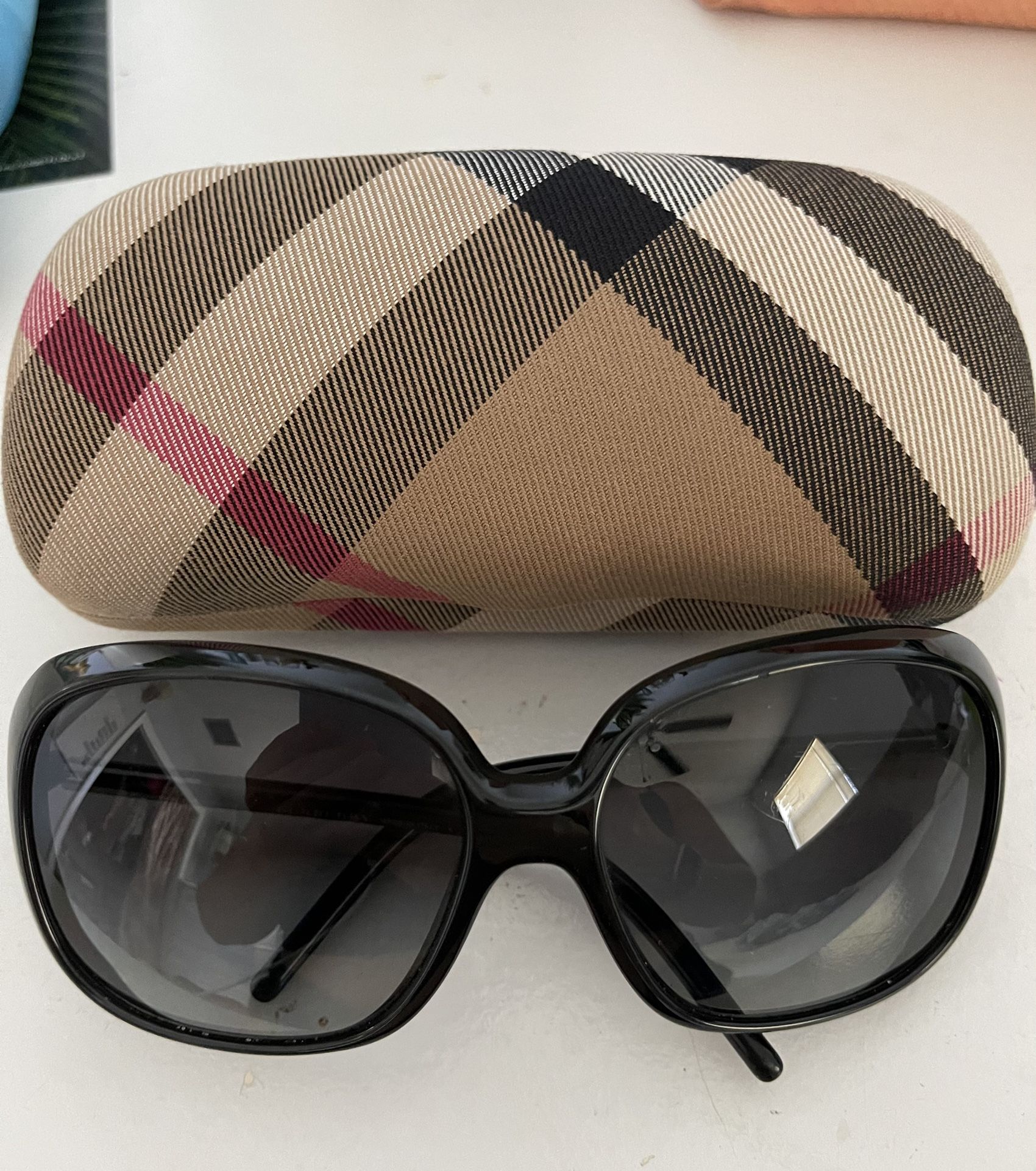 Authentic hot Burberry glasses