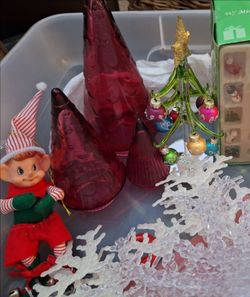 Tub Holiday Christmas w 10 -17" Snowflakes an added items as seen  For All Arl 76016