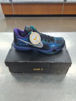 Nike Shoe 705317-305 size 12