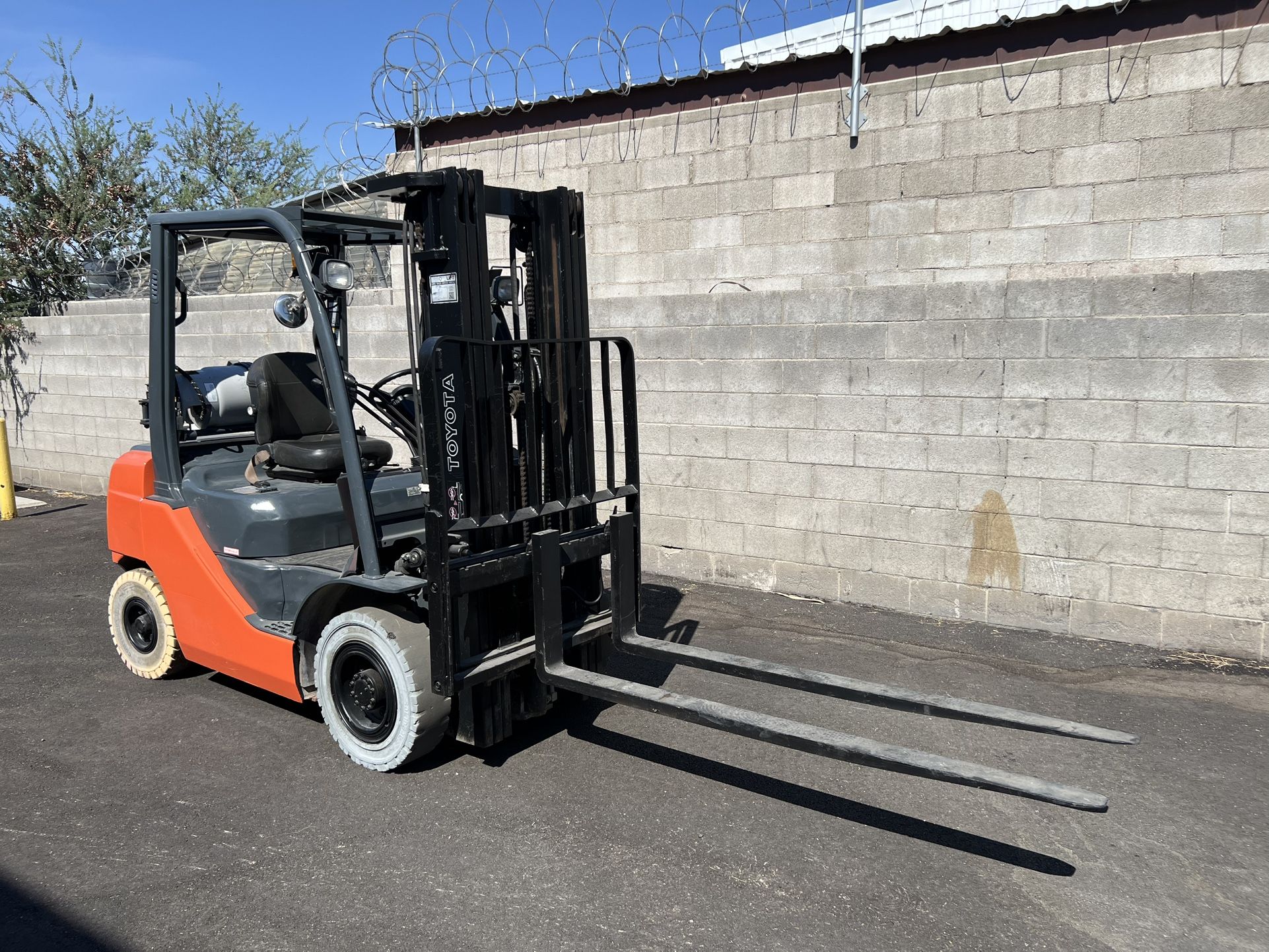 2014 Toyota Forklift β 5,000 lb Capacity, Low Hours, Dual Fuel