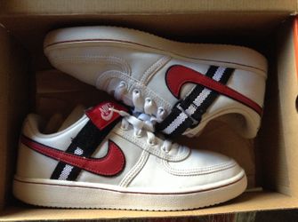 Low top Nike men size 7.5