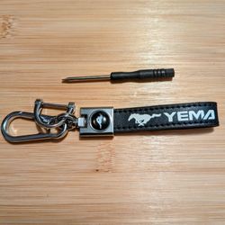MUSTANG CAR KEY KEYCHAIN