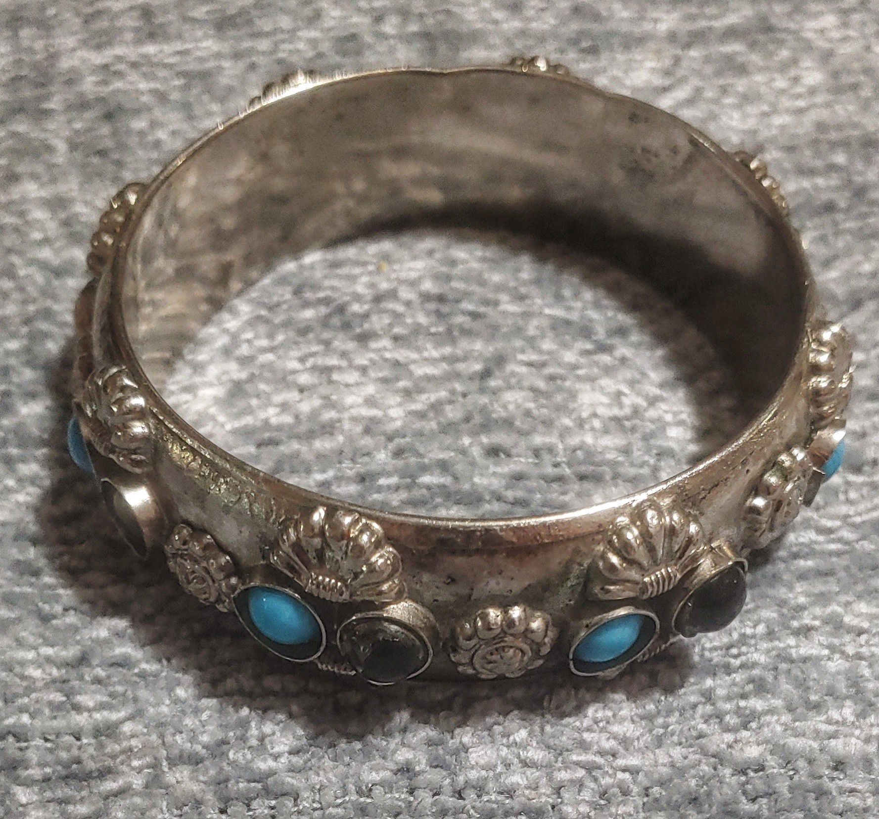 Vintage turquoise and black stone silver bracelet