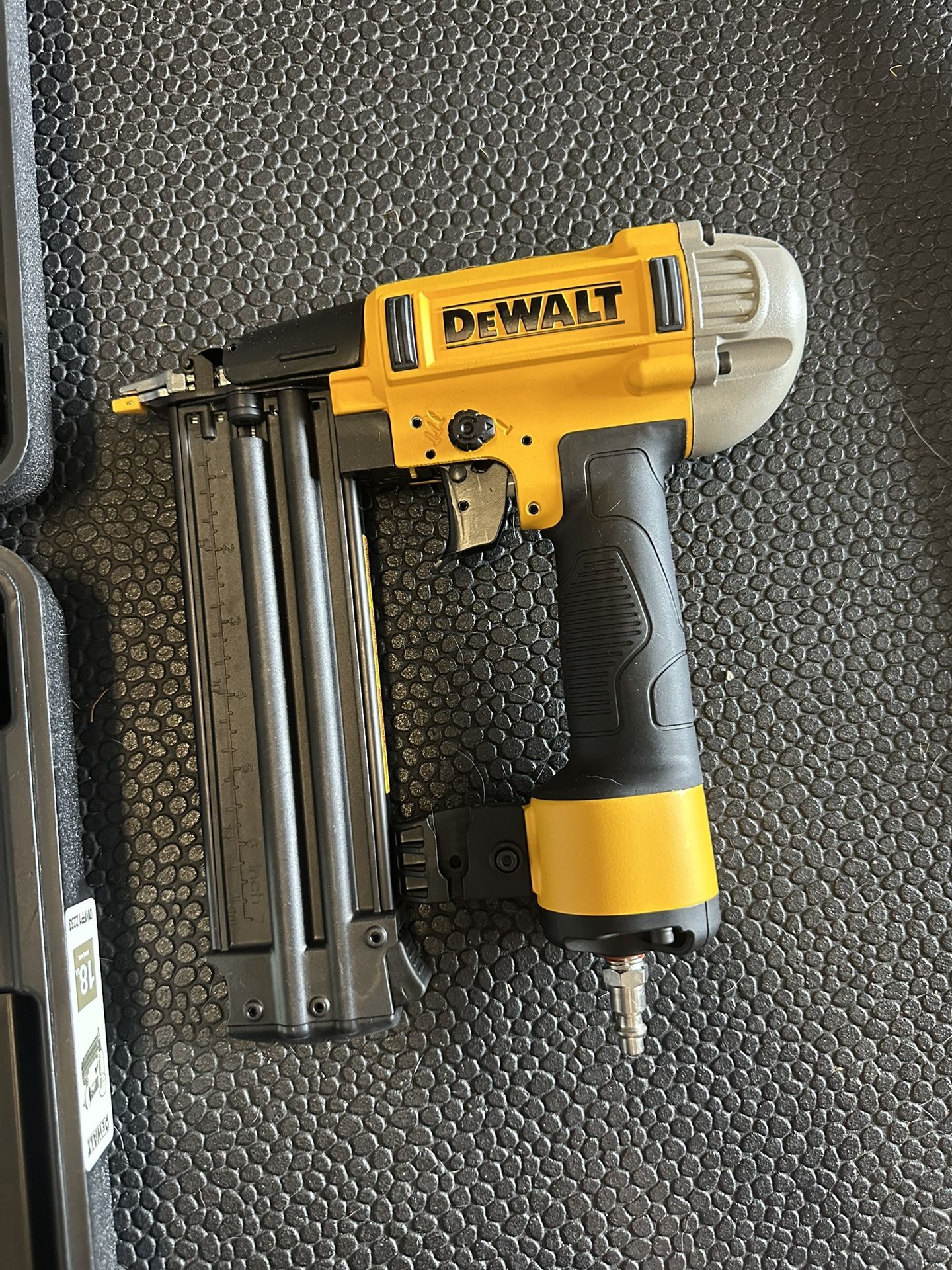 DeWalt 18 Gauge Brad Nailer