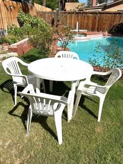 White Plastic Dining Set Table And 4 Chairs