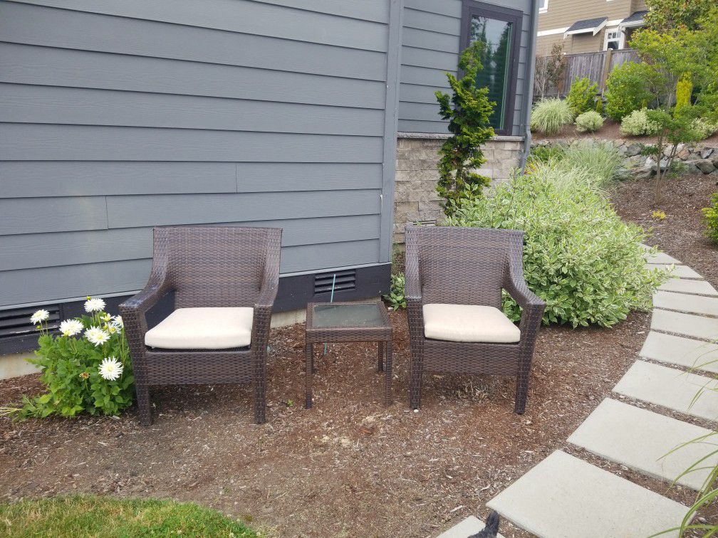 Patio Chairs & End Table
