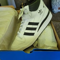 Mens ADIDAS Forum Black/White size 12