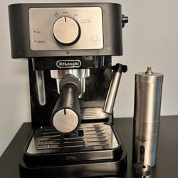 DeLonghi Espresso Machine + Hand crank  Coffee Grinder