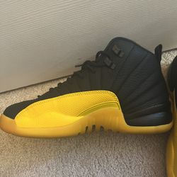 Jordan 12 Retro Black University Gold!