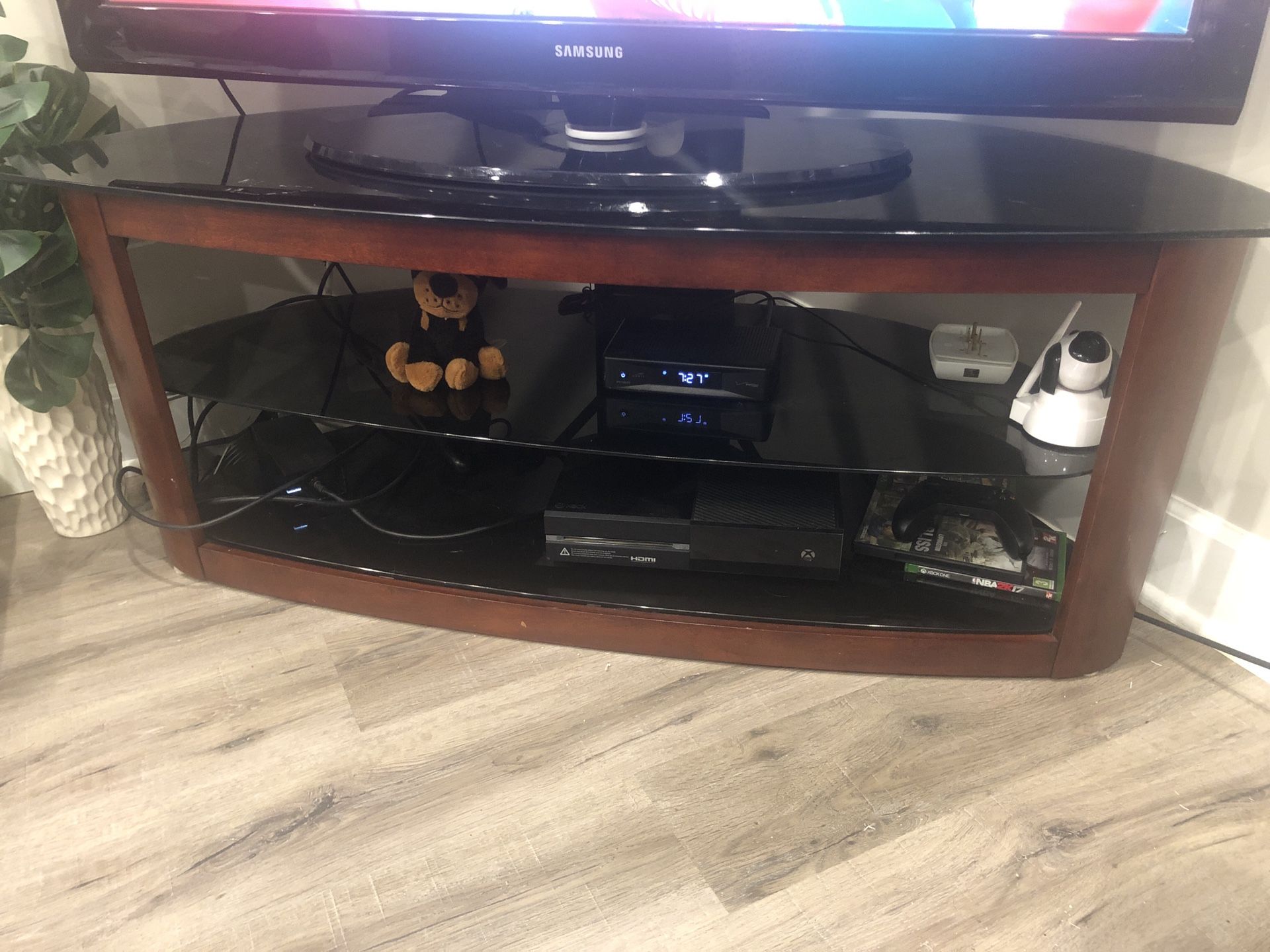 Tv stand NEED GONE TODAY