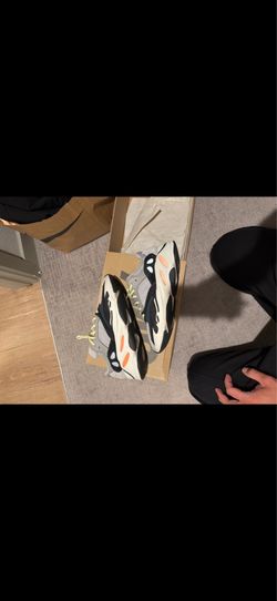 Yeezy 700 wave runner size 10.5