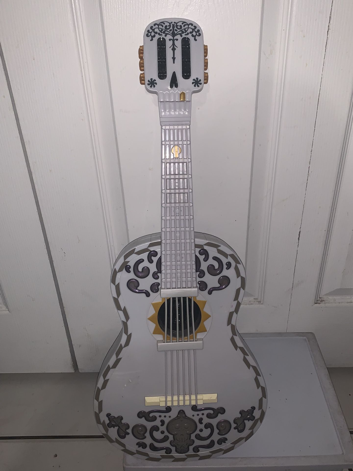 Disney Pixar Coco Miguel Toy 25” Guitar 2017 (Not Working)