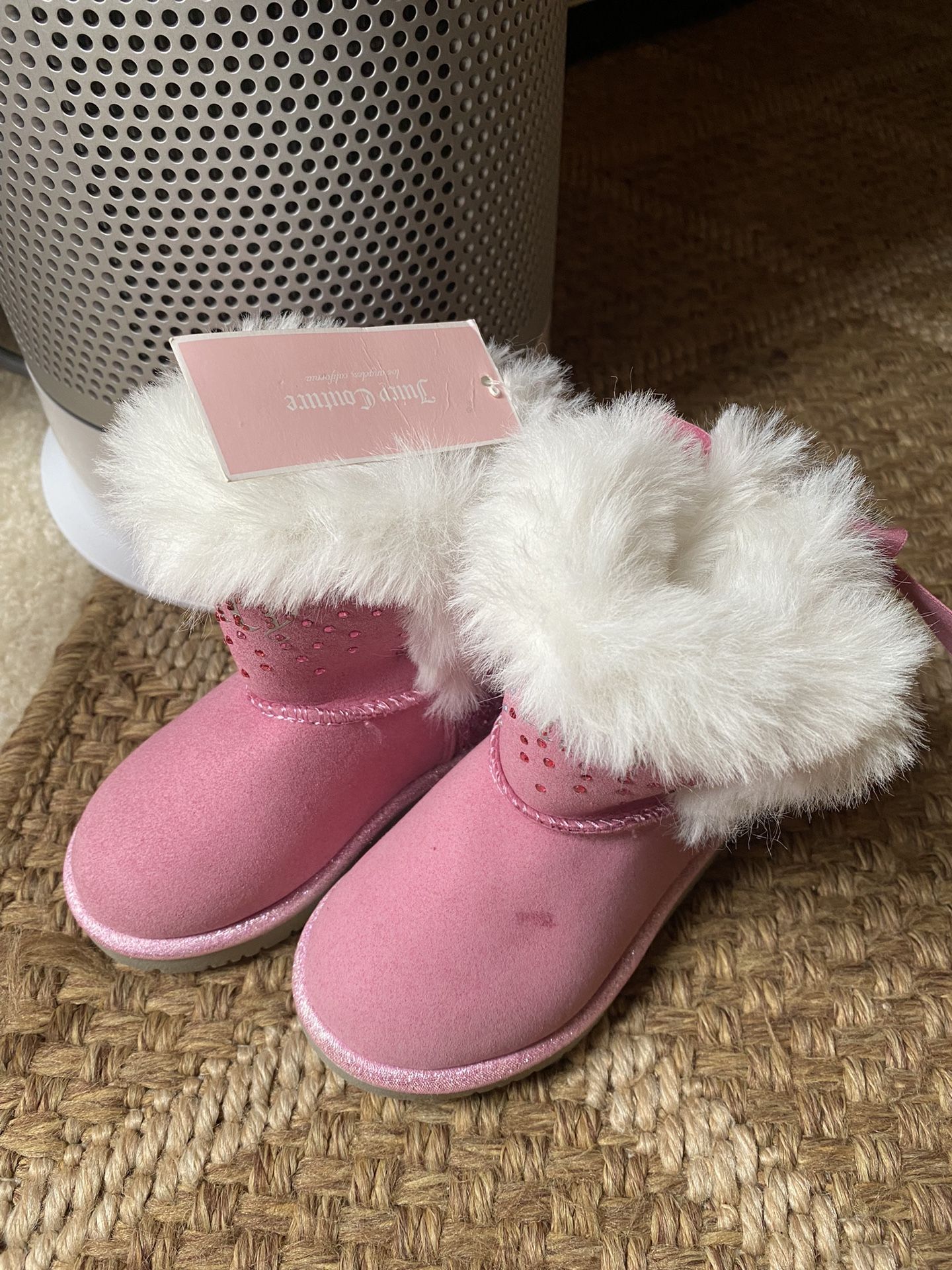 Juicy Couture Girl’s Pink Boots New with slight scuff from sticker… Size 6