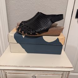 women’s 8Wide Leather Wedge Sandals - Earth brand