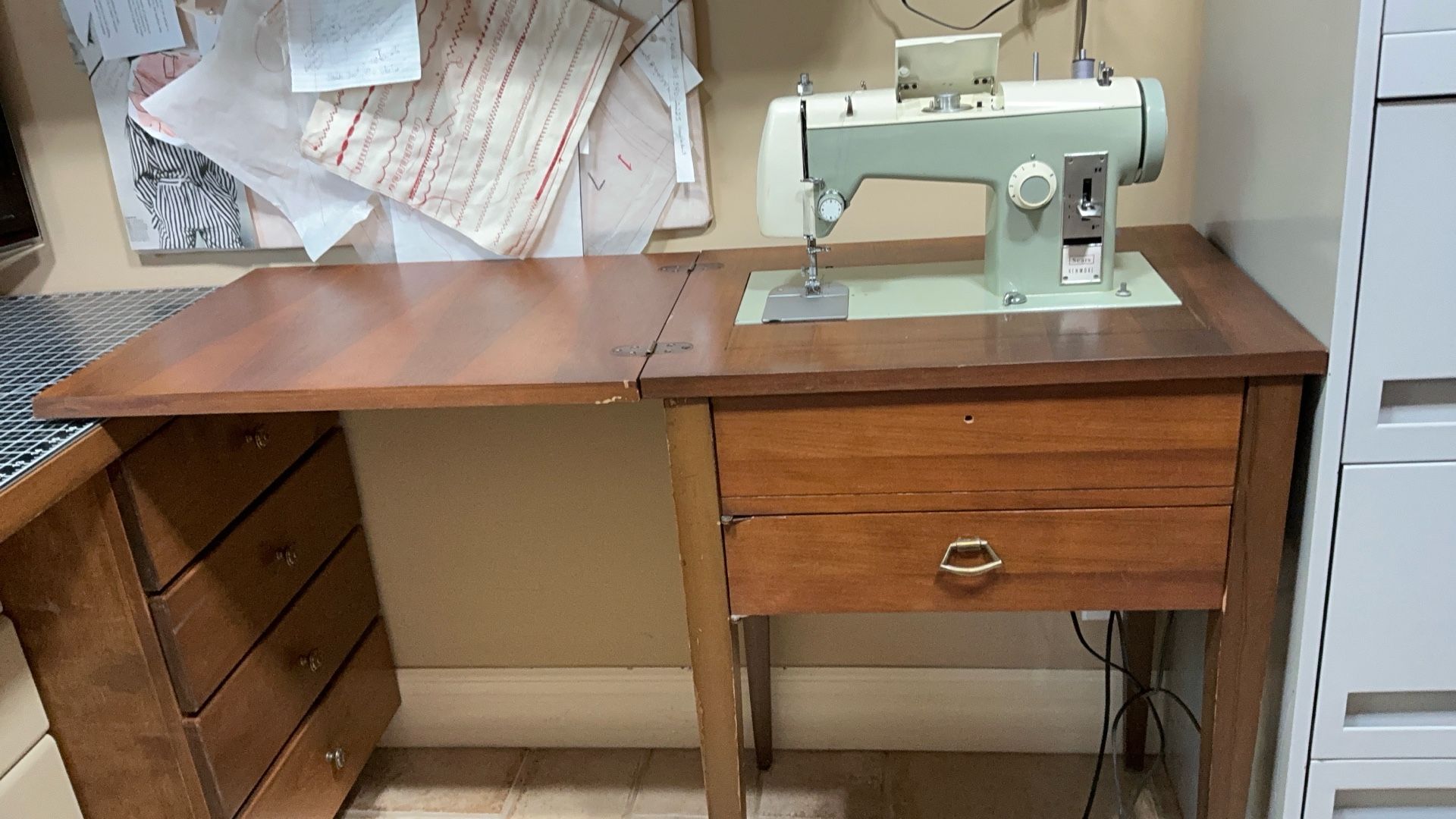 Kenmore Sewing Machine Model 85 (158.850)