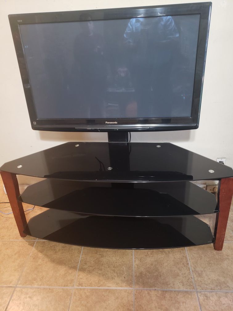 Panassonic 40 inch Tv with stand
