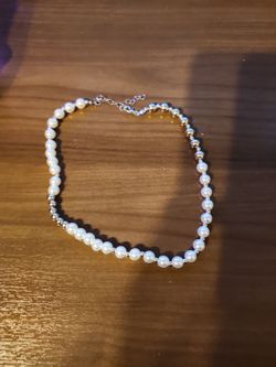 Pearl necklace choker