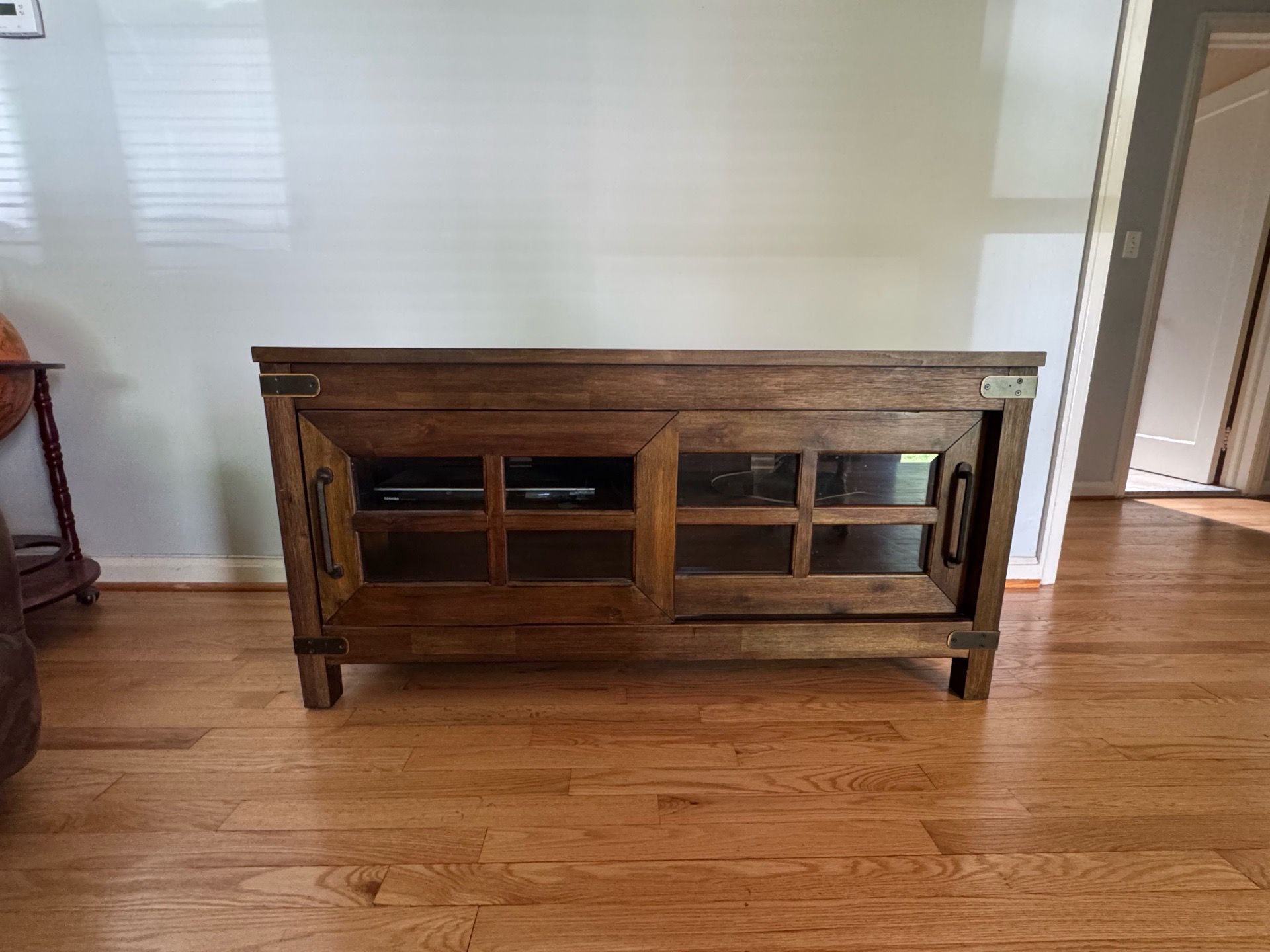TV stand / Living room media console