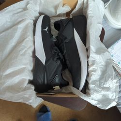 Men's Puma Black & White Shoe Size 11 NEW
