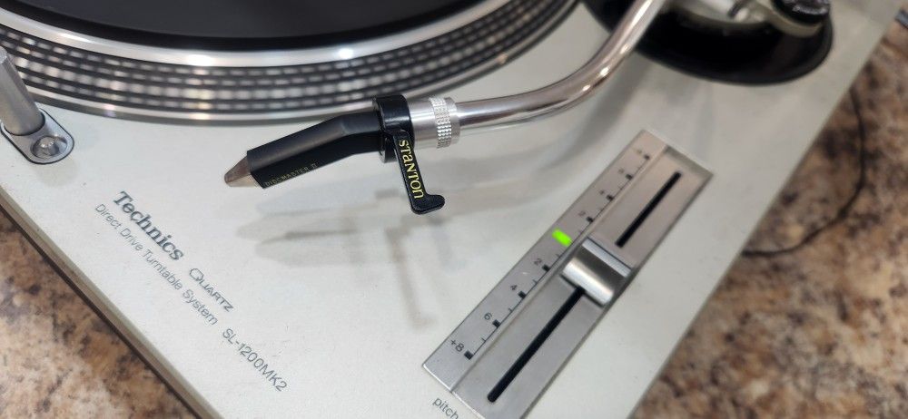 Technics Mk 1200 Turntable