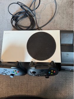 XBOX SERIES S 1TB LIKE NEW W NEW CONTROLLERS