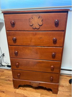 Wood dresser 5 Drawer