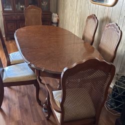Vintage Solid Wood Dining Table, 6 Chairs, Condition Like New.