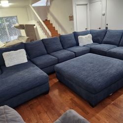 Living Spaces Oversized Sectional w/ Ottoman
Goose Feather 
