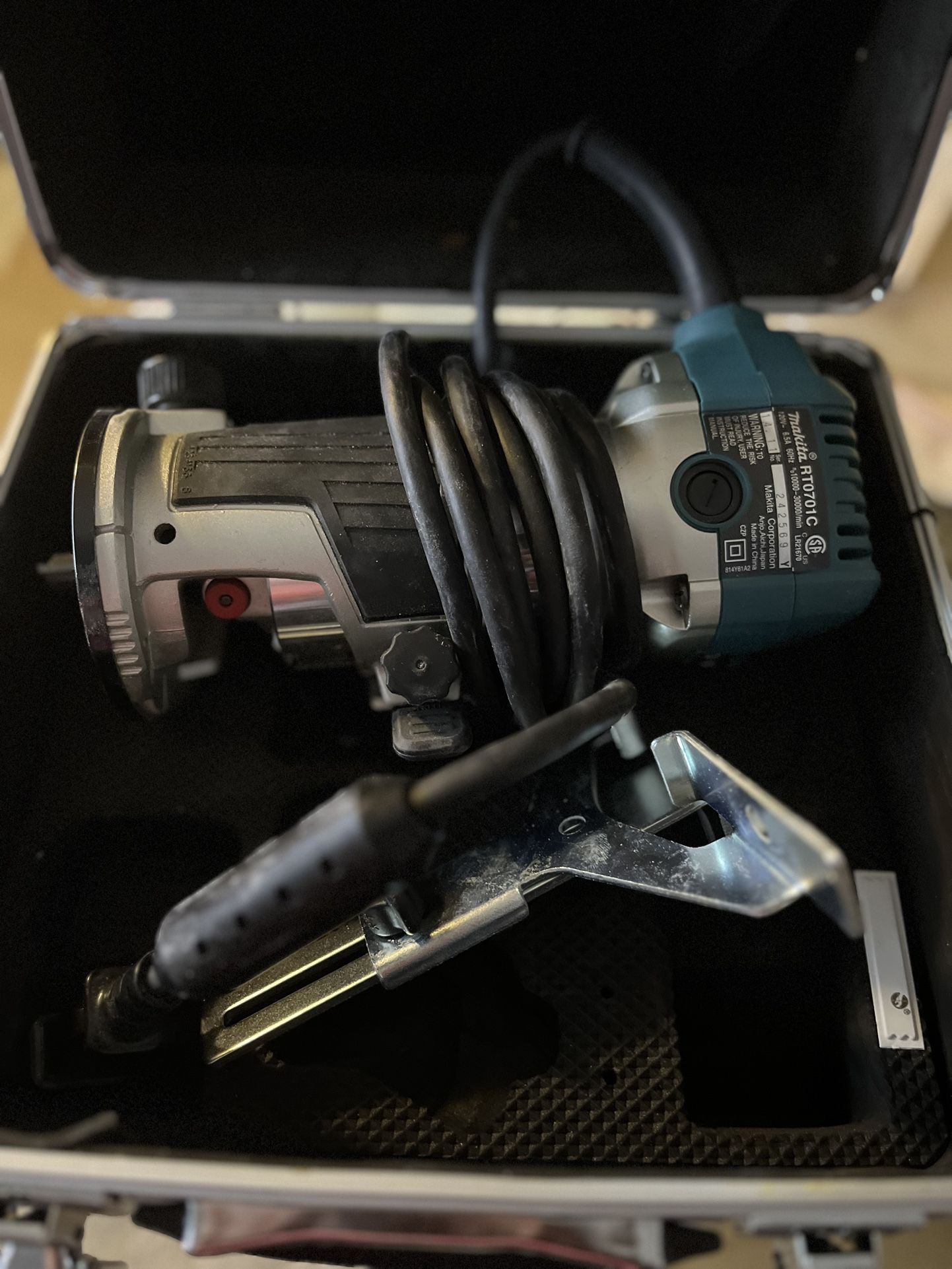 Makita 1.75 HP Compact Router Tools & Machinery