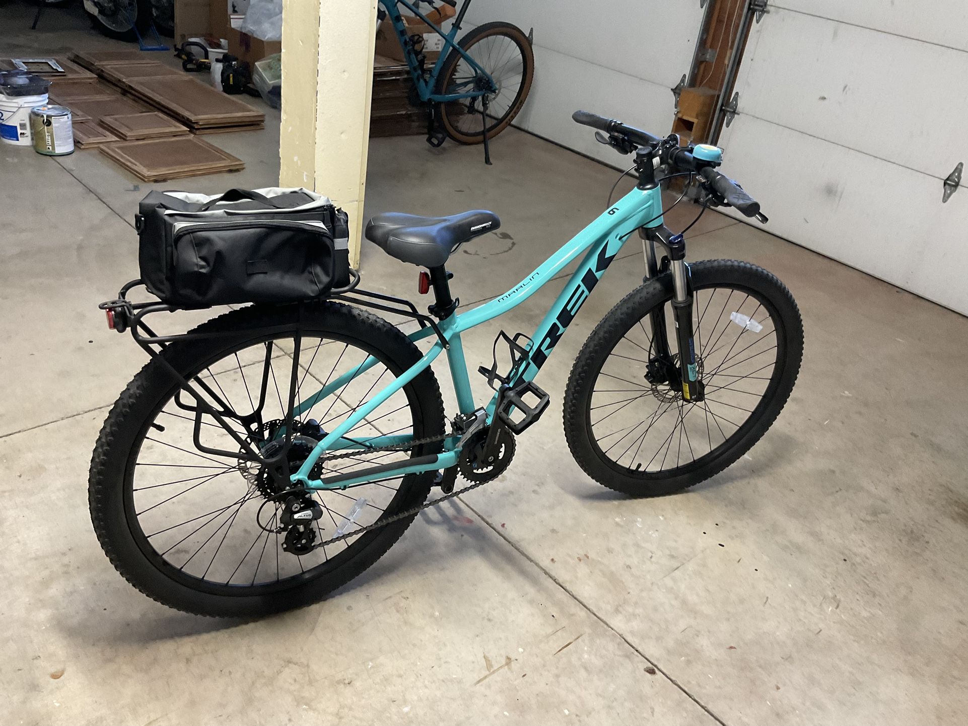 2020 Women’s Trek Marlin 6 Mountain Bike 24 Speed Small Frame 27.5 Wheels Hydraulic Disc Brakes
