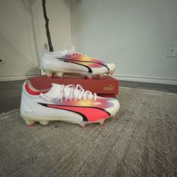 Women’s Soccer Cleats Size Size 6.5 In Women’s!!