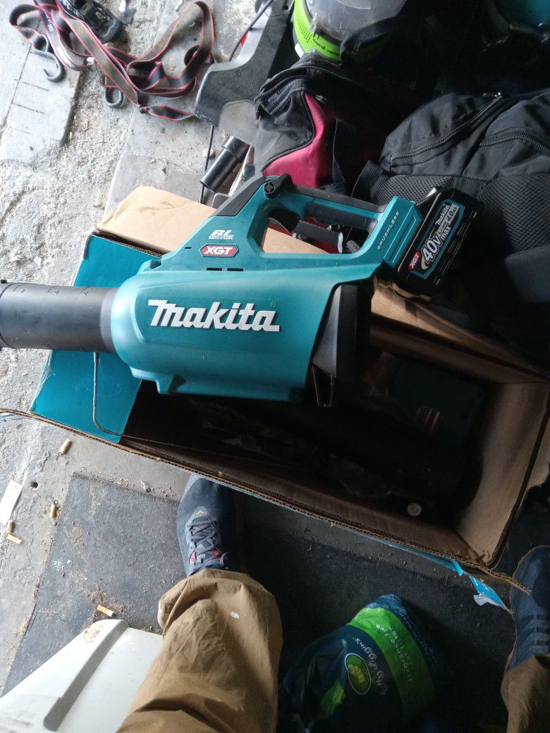 Makita blower forty vote brand new in the Box asking asking 125.