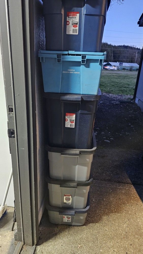 Rubbermaid Storage Containers