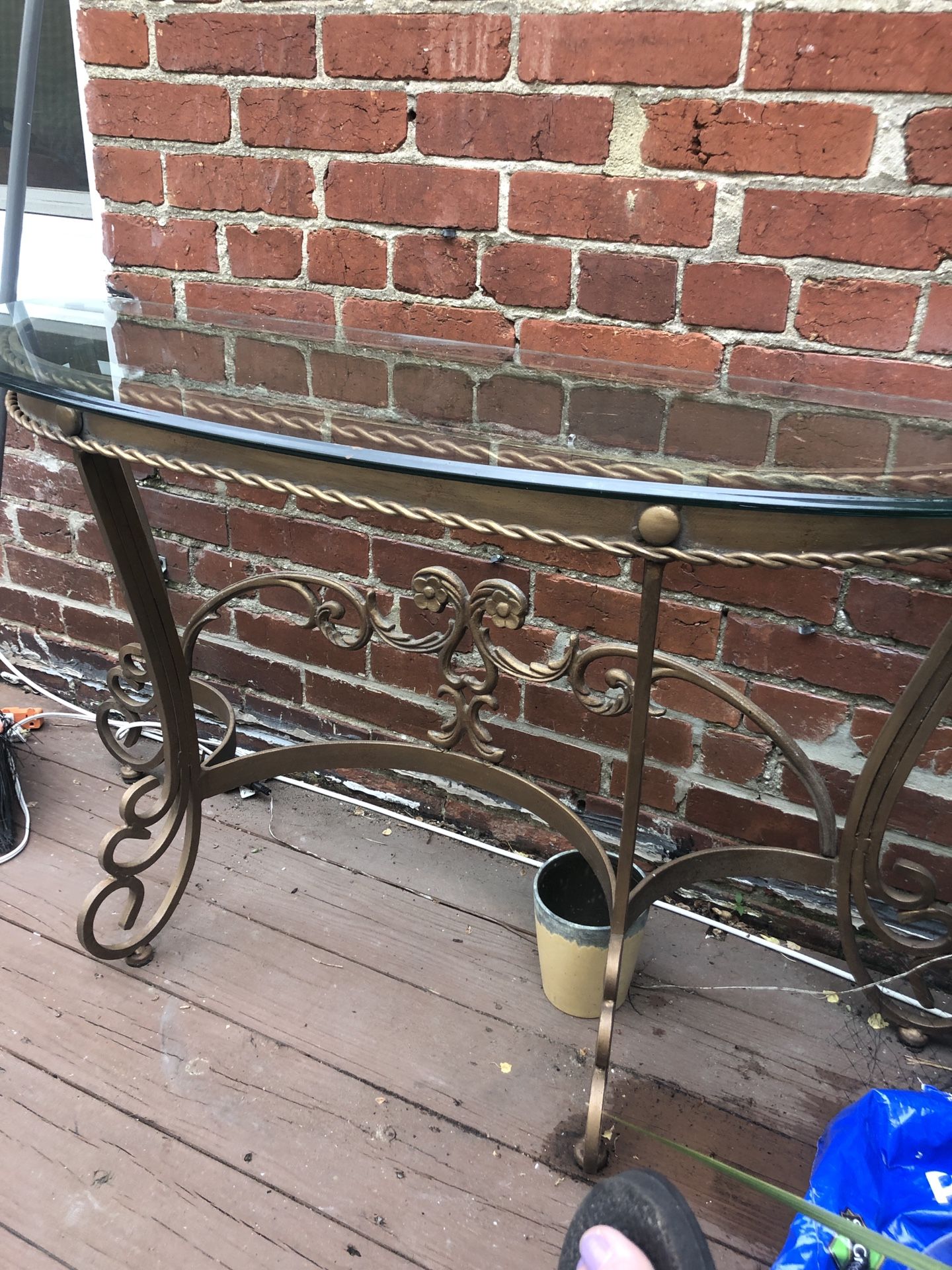 Decorative glass table