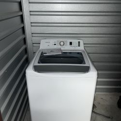 Insignia washing machine only a year old and excellent condition