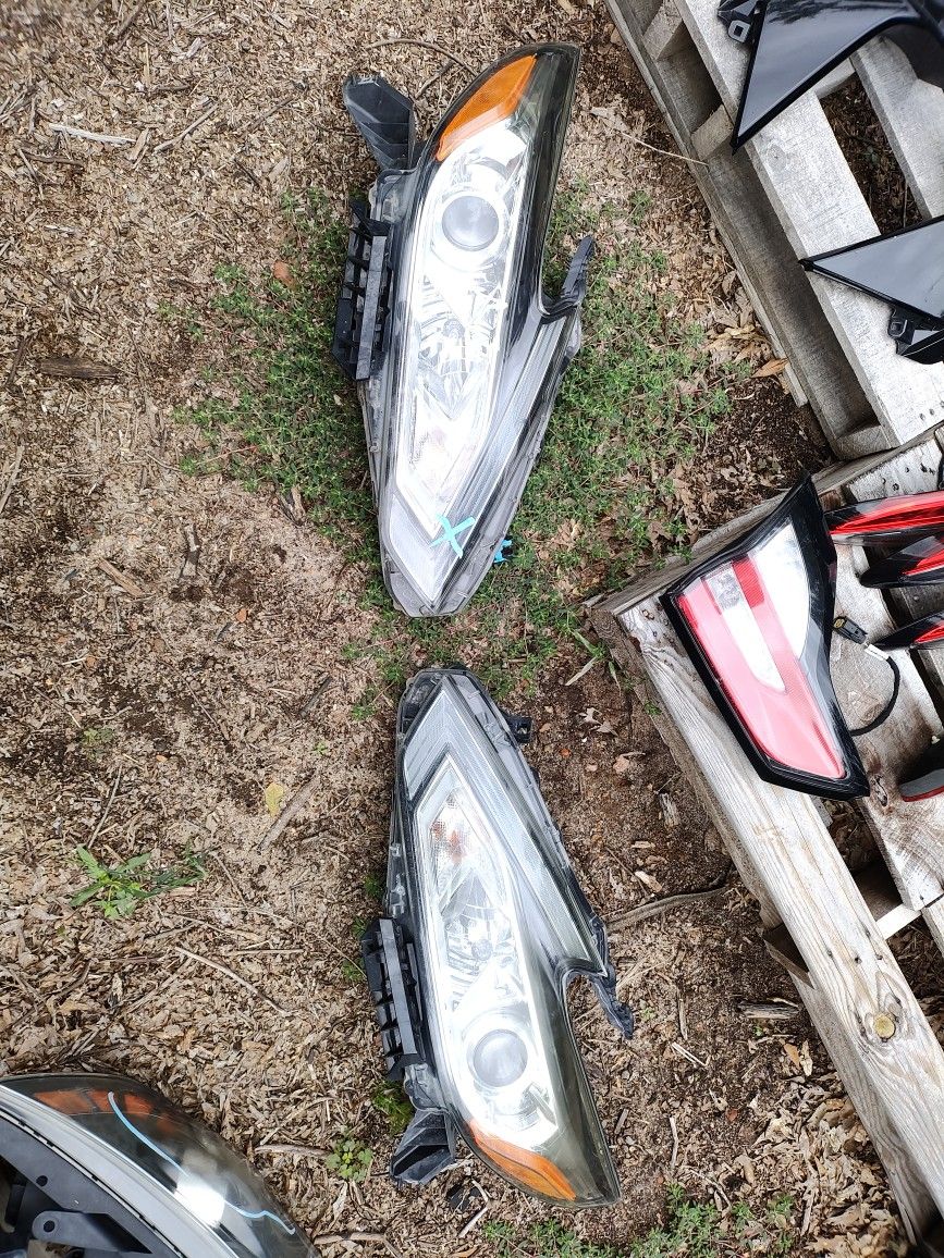 Headlights For 2017 Nissan Altima OEM Parts