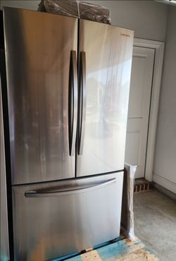 Samsung RF28T5001SR/AA28 cu.ft. French Door RefrigeratorManufactured July 2021