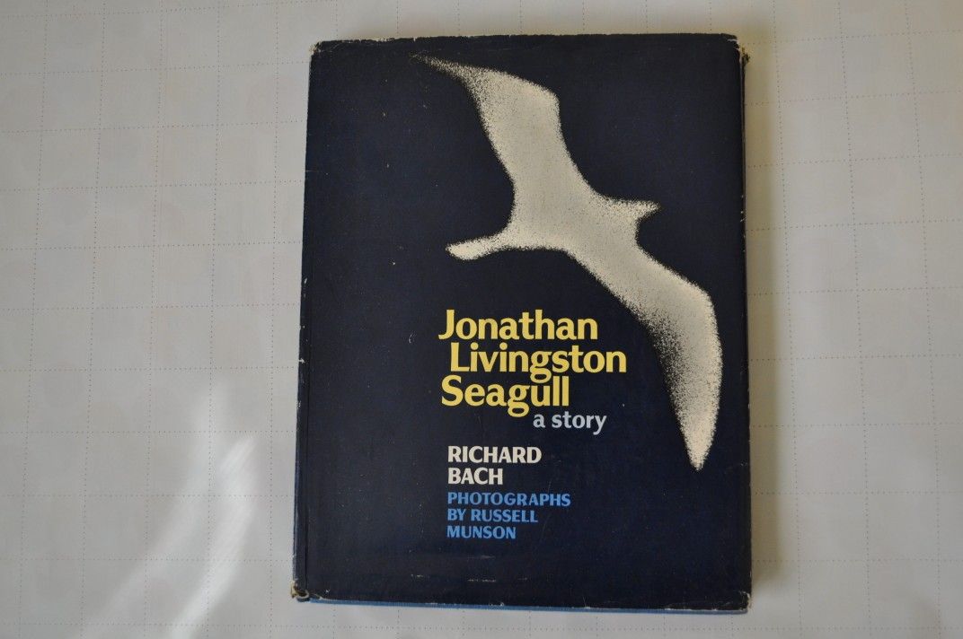 Vintage 1970 Jonathan Livingston Seagull Book
