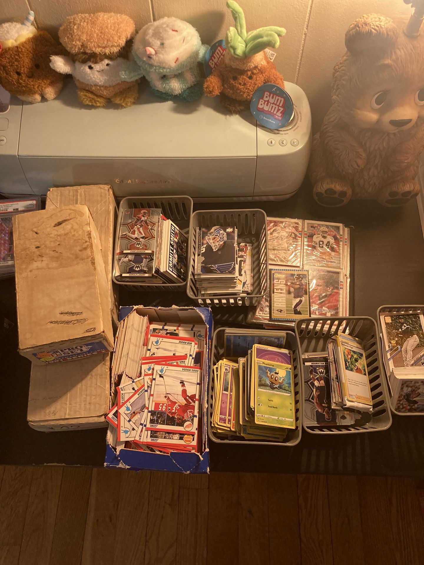 Lot Of NFL,MLB,NBA,NHL, Pokemon Cards!