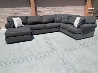 Large Charcoal Grey U-Shaped Sectional Sofa – Super Comfortable!