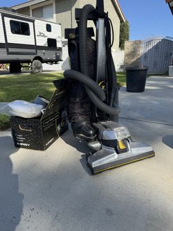 Kirby Vacuum With Shampooing Accessories