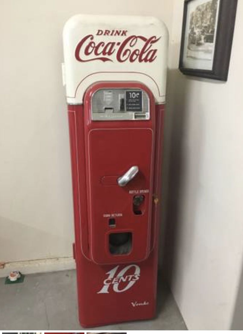 Beautiful Vintage Vendo 44 Coke Machine