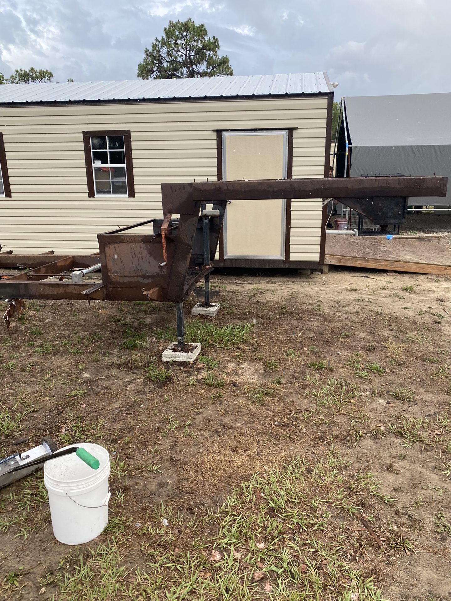  Fifth wheel camper Frame 