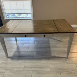 Ashely’s Furniture Dining Room Table With 4 Chairs 