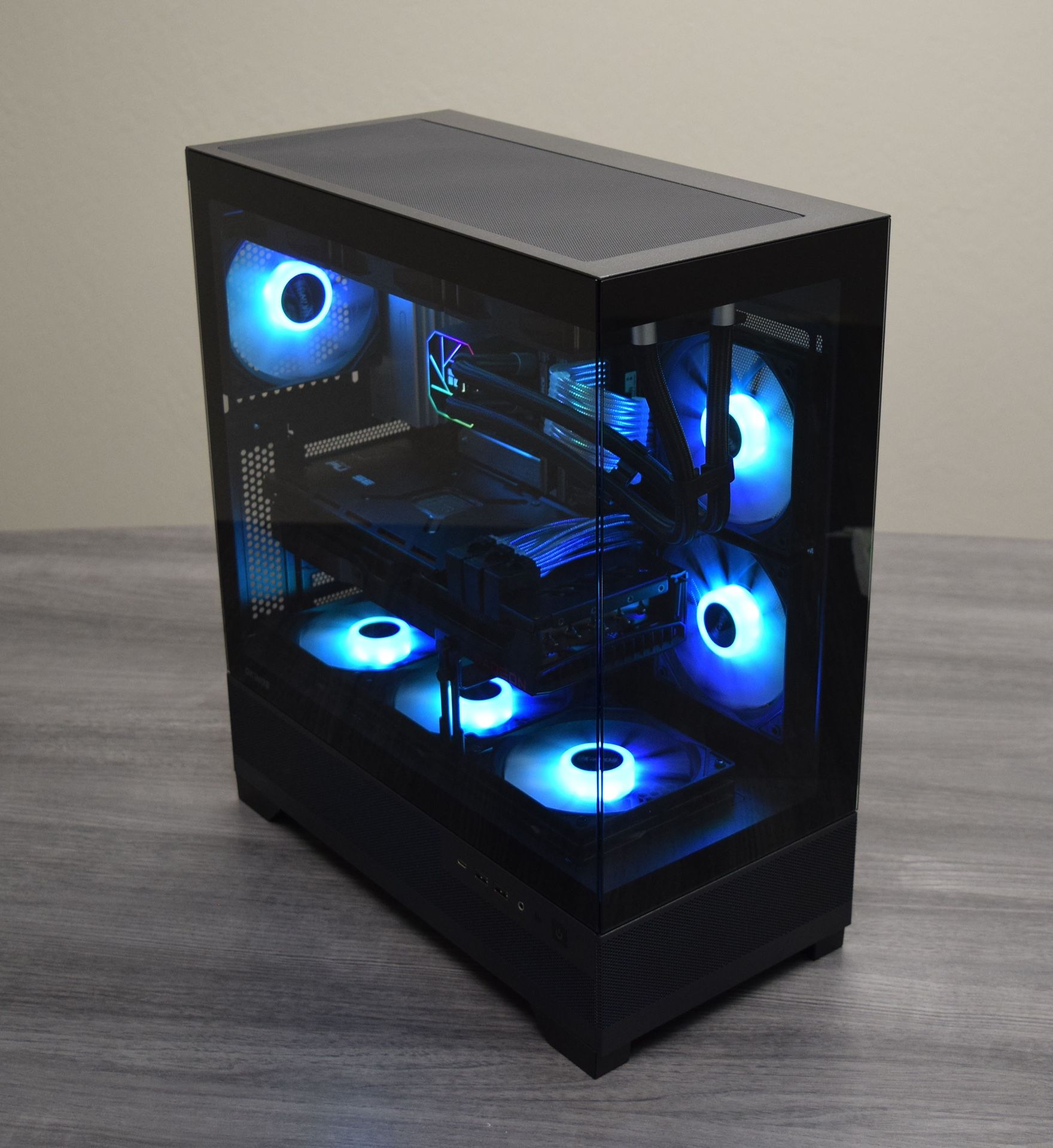 Pulsar Series Gaming PC - AMD Ryzen™ 7 9800X3D / AMD Radeon™ RX 7900 XTX