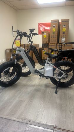 Foldable e-bike easy to carry and control